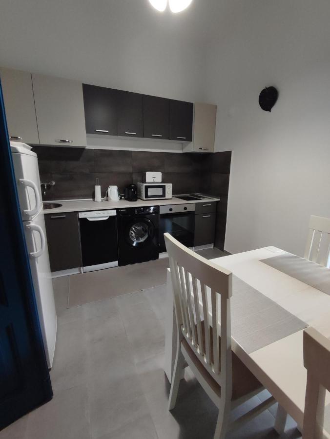 Tina Apartma Pula